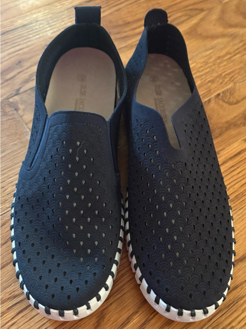 Isle Jacobsen Hornback Tulip, Navy, Size 38, NWOT